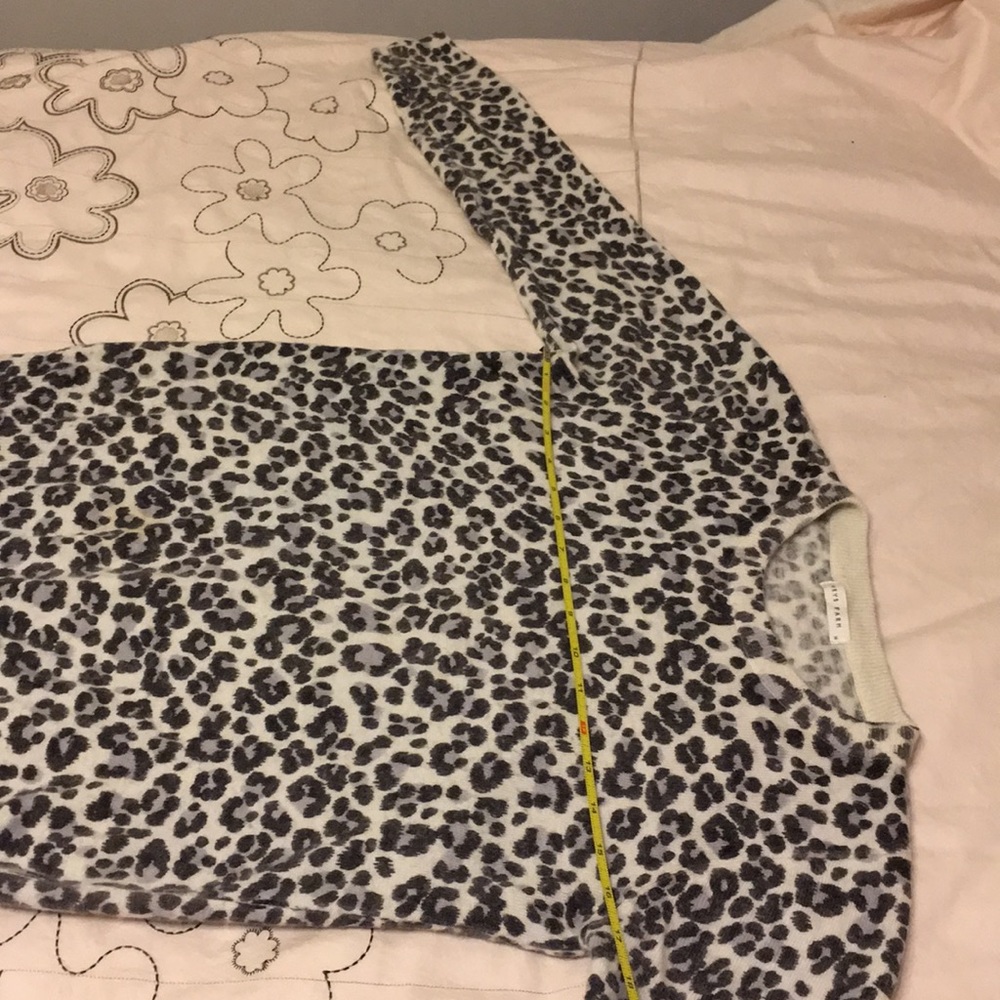 Used thin sweater - Picture 3 of 6